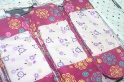 Serviettes hygiéniques écologiques et lavable, fabriquées par les jeunes de l'Akany Avoko Ambohidratrimo. Cédit Photo : Facebook Akany Avoko Ambohidratrimo